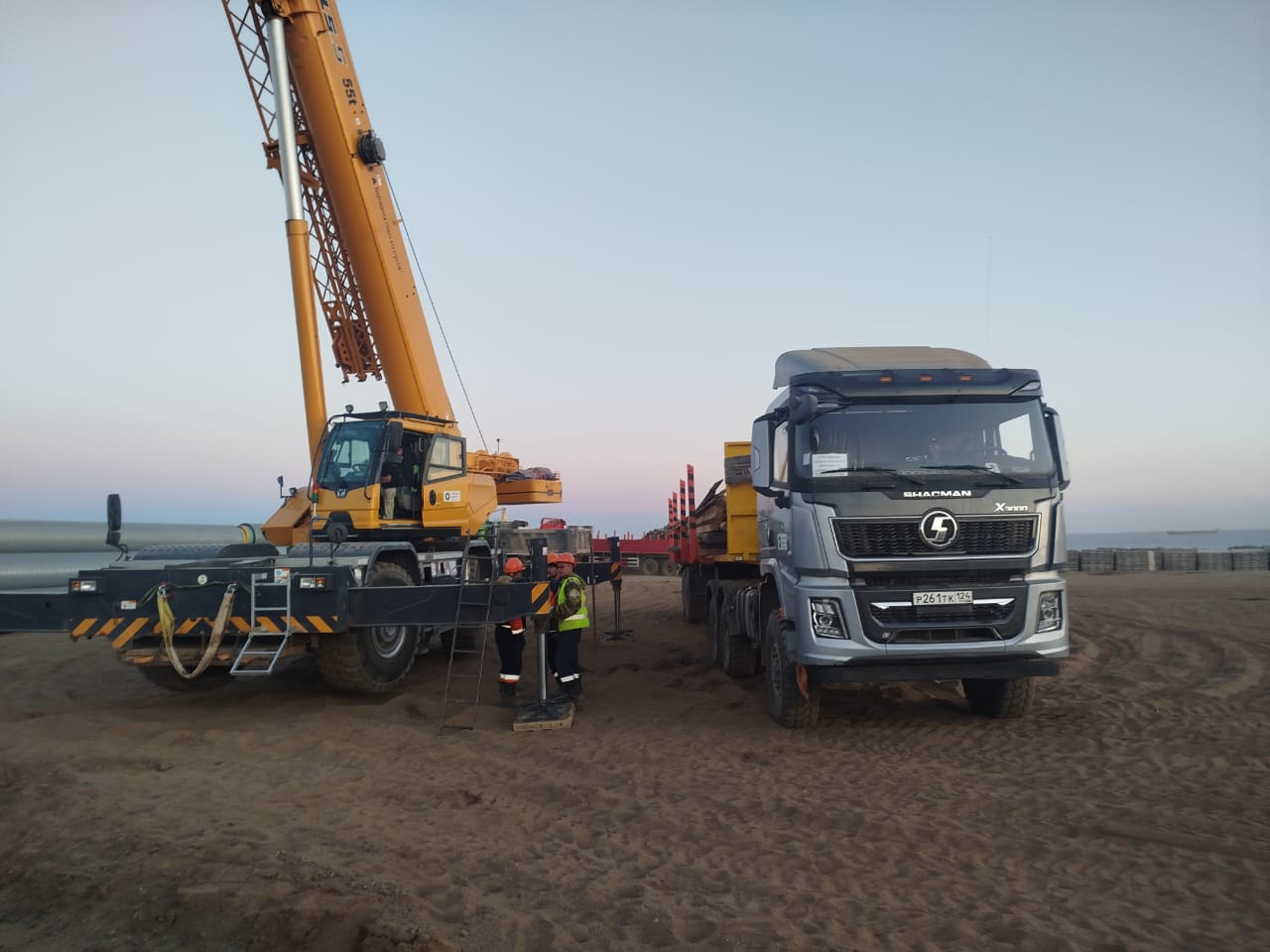 Large logistics warehouse with a worker walking in the center, seen in profile.